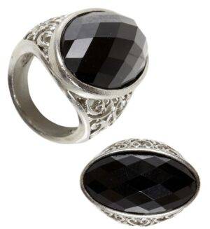 Anello gotico con gemma nera