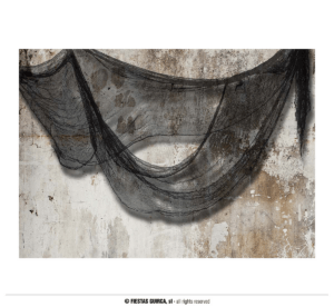 Tessuto sfilacciato grigio per halloween 76x228cm