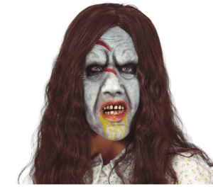 Maschera in lattice ragazza posseduta con i capelli