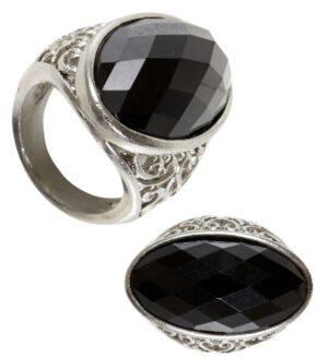 Anello gotico con gemma nera